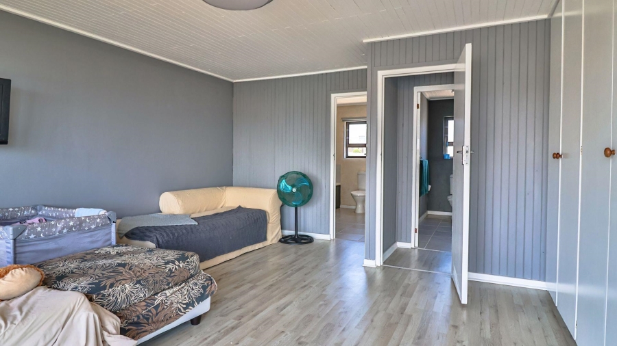 4 Bedroom Property for Sale in De Kelders Western Cape